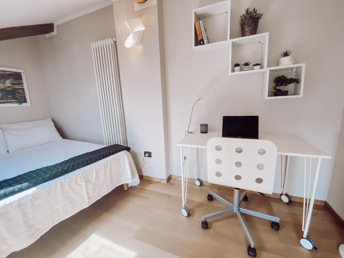 Historic Center Charming Apartment Free Wi-Fi Savigliano Exterior foto